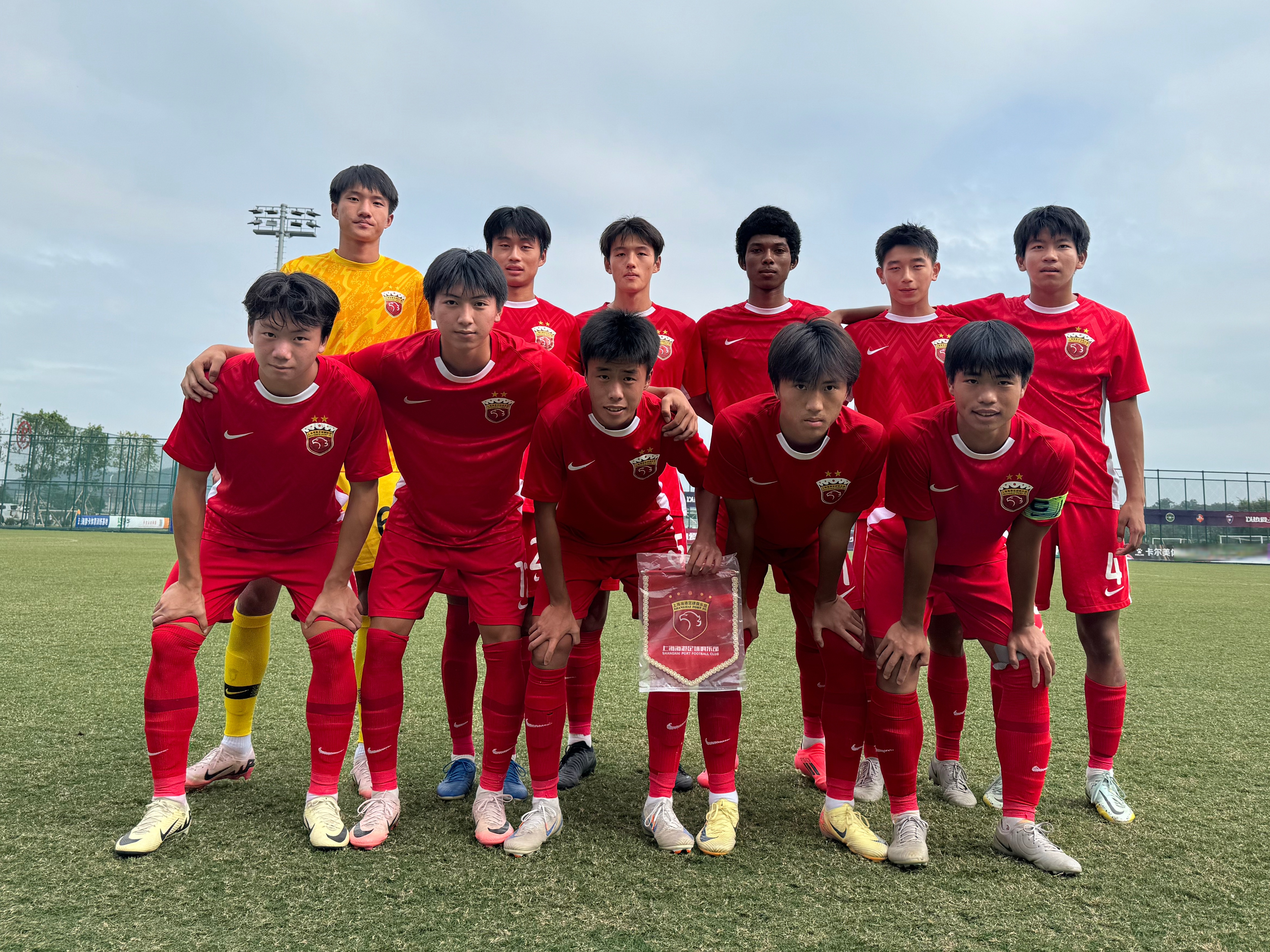 九游娱乐-赛前体能课后；上海海港外线爆发备战CBA常规赛；引发热议；团队化学反应显著的简单介绍