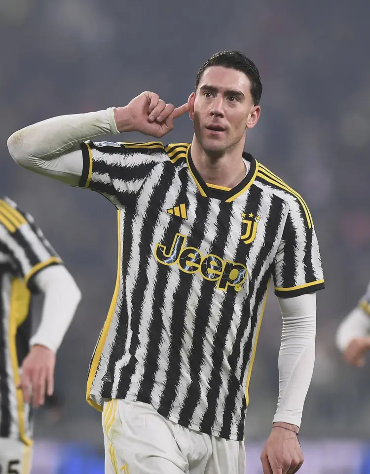 九游体育-赛地聚焦——法国杯清晨热度飙升，多特蒙德队长鼓劲，媒体盛赞，更衣室氛围转暖的简单介绍